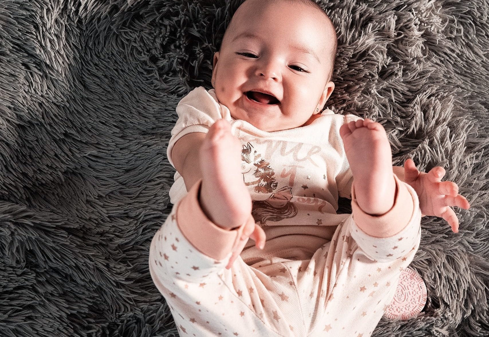 baby smile on mat